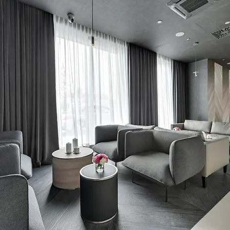 ホテル Grano Old Town 4*